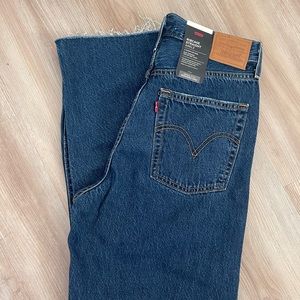 NWT Ribcage Straight Ankle LEVIS SIZE 29x27